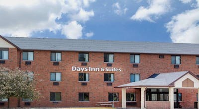 Days Inn & Suites by Wyndham Des Moines Airport