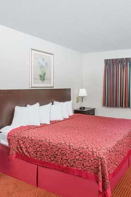 Hotel Days Inn and Suites Des Moines photo 1
