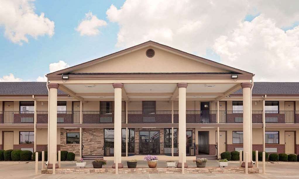 Days Inn by Wyndham Paris