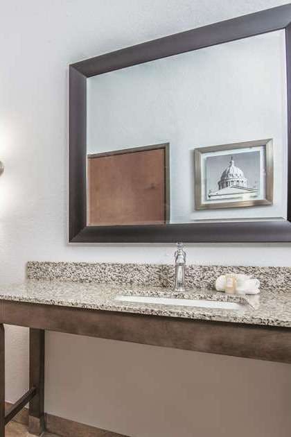 Hotel La Quinta Inn Suites Guthrie photo 3