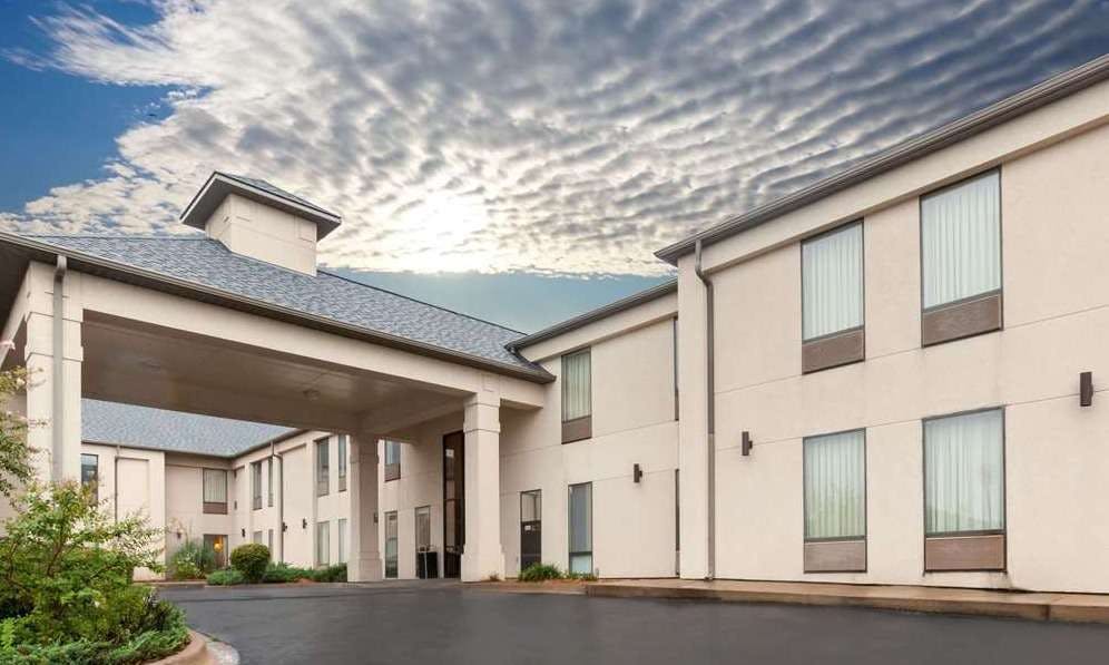 Super 8 by Wyndham Conway