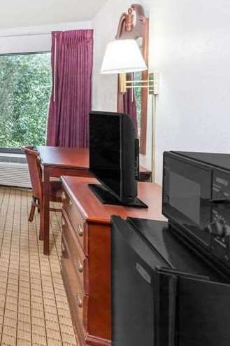 Hotel Super 8 by Wyndham Conway photo 3