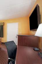 Hotel Days Inn by Wyndham Queensbury/Lake George photo 3