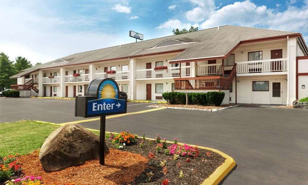 Days Inn by Wyndham Queensbury/Lake George