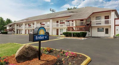 Days Inn by Wyndham Queensbury/Lake George