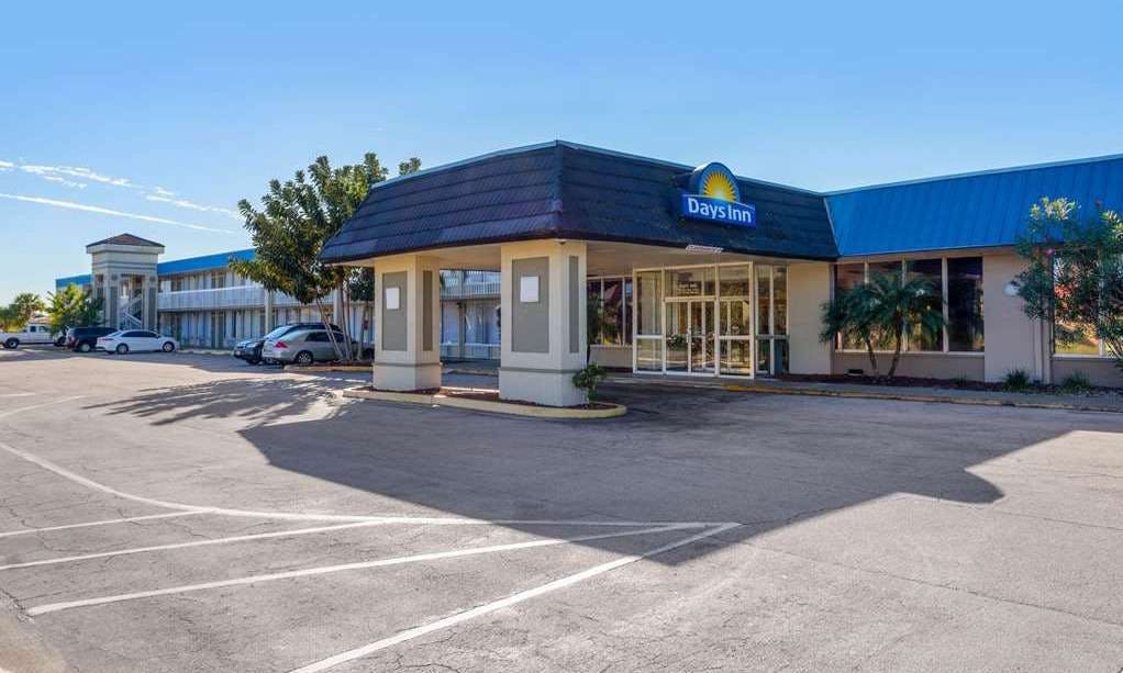 Days Inn by Wyndham Titusville Kennedy Space Center