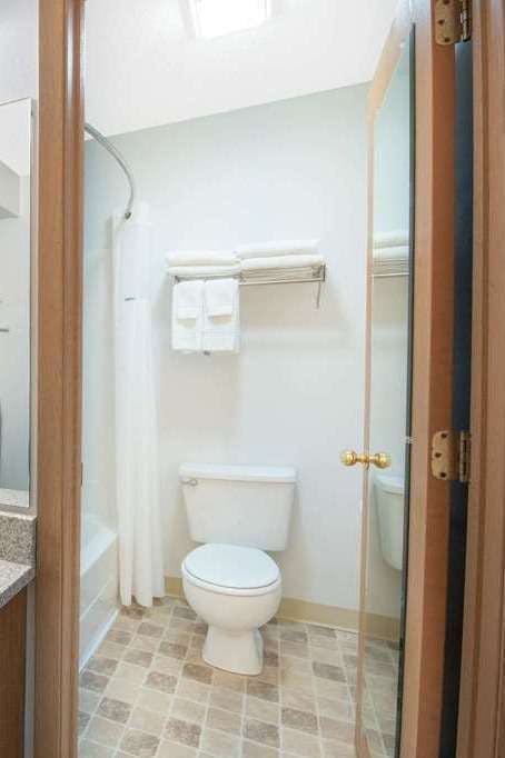 Hotel Travelodge by Wyndham Spearfish photo 5