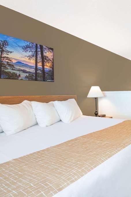 Hotel Travelodge by Wyndham Spearfish photo 1