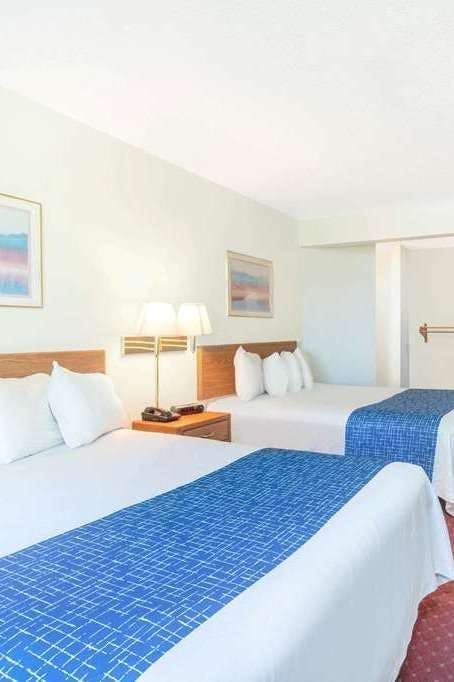 Hotel Travelodge by Wyndham Spearfish photo 3