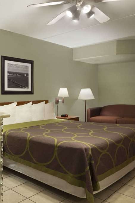 Hotel Super 8 by Wyndham South Padre Island photo 1
