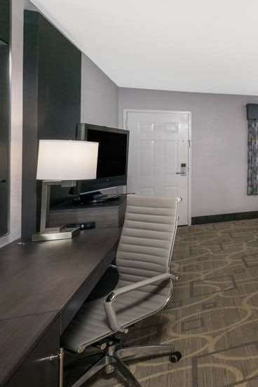 Hotel Days Inn by Wyndham Asheville Downtown North photo 3