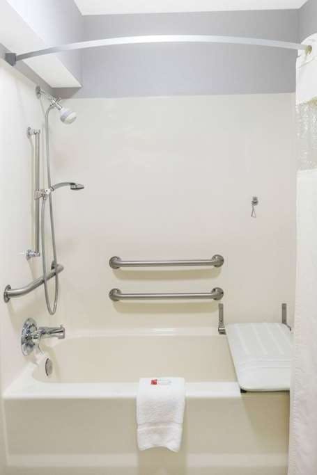 Hotel Days Inn by Wyndham Asheville Downtown North photo 5