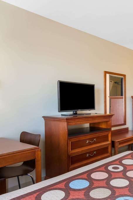 Hotel Super 8 by Wyndham Imlay City photo 3