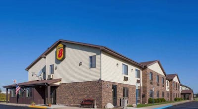 Super 8 by Wyndham Imlay City