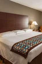 Hotel Super 8 by Wyndham Frankfort IN photo 1