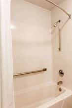 Hotel Super 8 by Wyndham Frankfort IN photo 5
