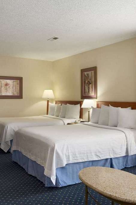 Hotel Hawthorn Fort Wayne photo 2