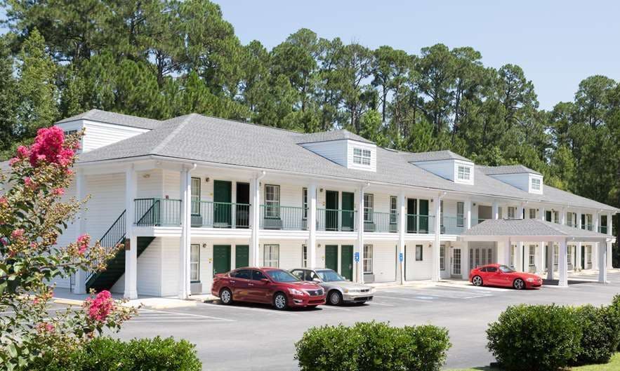 Super 8 by Wyndham Statesboro