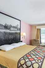 Hotel Super 8 by Wyndham Statesboro photo 1