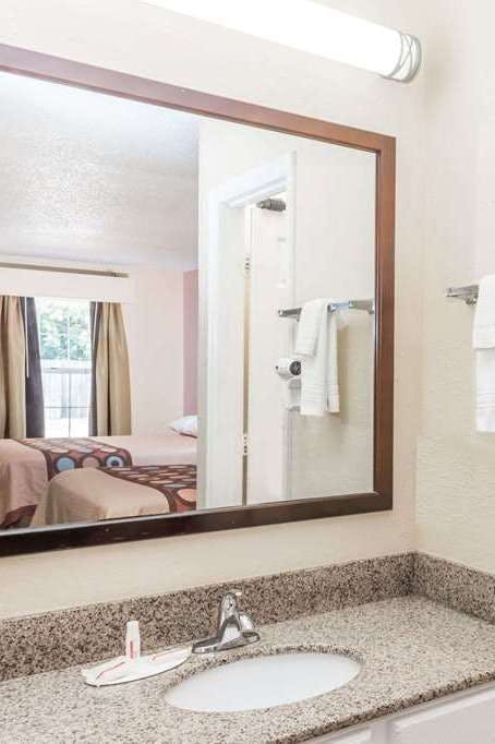 Hotel Super 8 by Wyndham Statesboro photo 5