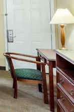 Hotel Super 8 by Wyndham Statesboro photo 3