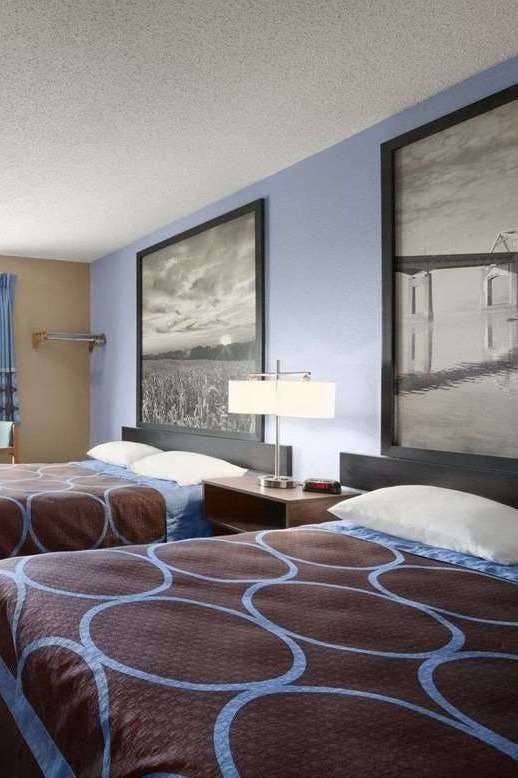 Hotel Super 8 by Wyndham Council Bluffs IA Omaha NE Area photo 2