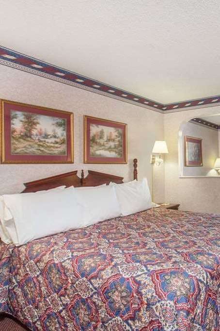 Hotel Days Inn Saint Pauls photo 1