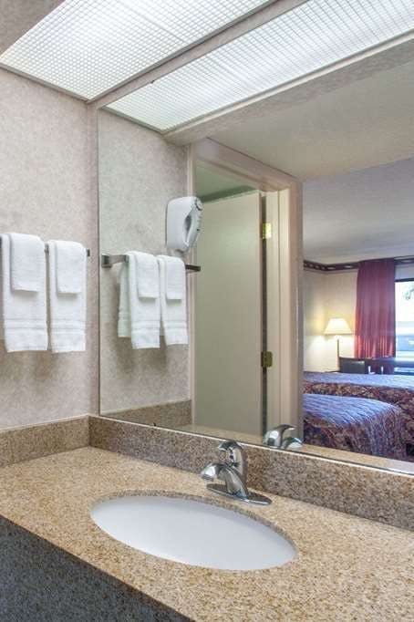 Hotel Days Inn Saint Pauls photo 4