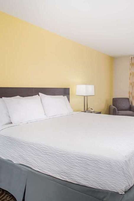 Hotel Days Inn by Wyndham Phoenix North photo 1