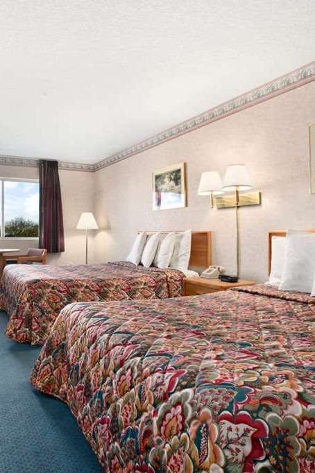 Hotel Days Inn by Wyndham Phoenix North photo 3