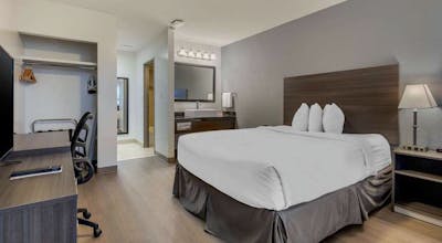 Super 8 by Wyndham Macleod Trail Calgary