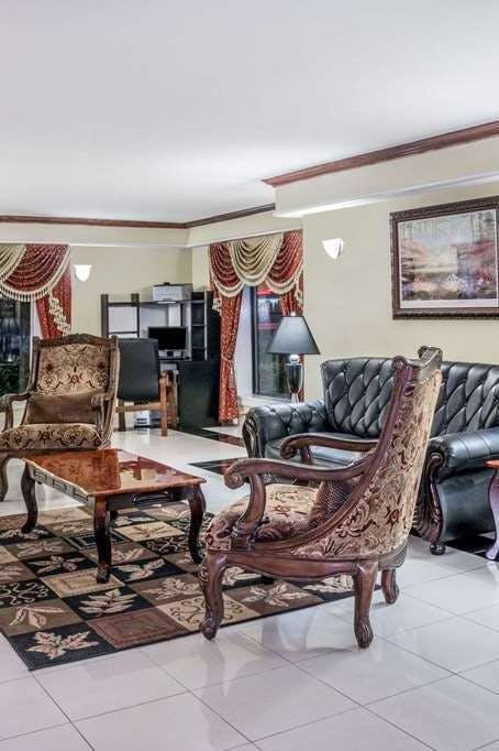 Hotel Days Inn by Wyndham Houston photo 5