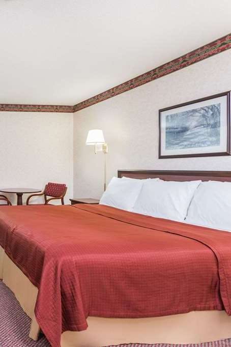 Hotel Days Inn by Wyndham Royston photo 1