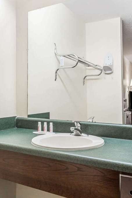 Hotel Days Inn by Wyndham Royston photo 5