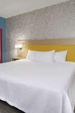 Hotel Days Inn & Suites by Wyndham Beaumont West / I-10 & Walden photo 1