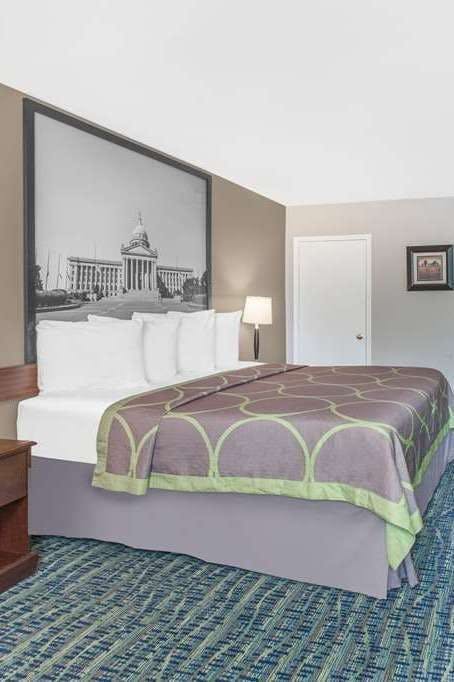 Hotel Super 8 by Wyndham Oklahoma City photo 1