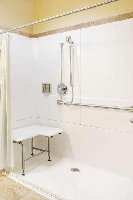 Hotel Days Inn & Suites by Wyndham Sutton Flatwoods photo 5