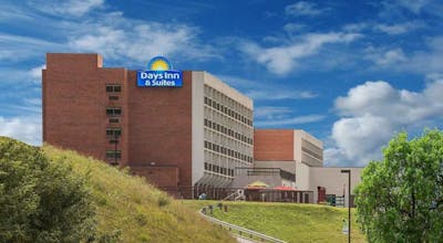 Days Inn & Suites by Wyndham Sutton Flatwoods