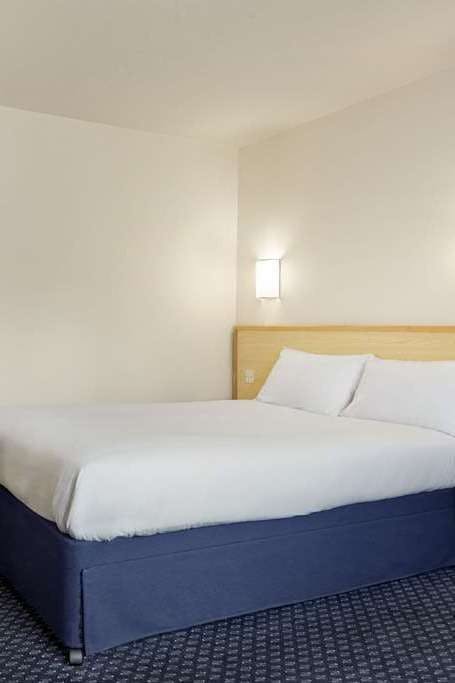 Hotel Days Inn by Wyndham Sutton Scotney North photo 1