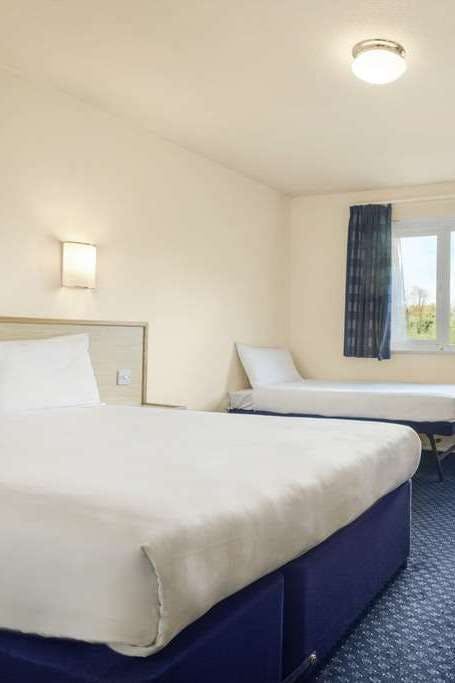 Hotel Days Inn by Wyndham Sutton Scotney North photo 2