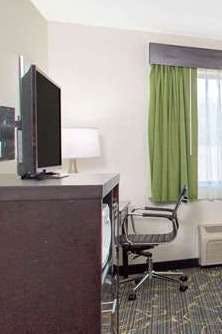 Hotel AmericInn by Wyndham Delafield photo 5