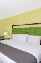 Hotel AmericInn Delafield photo 2