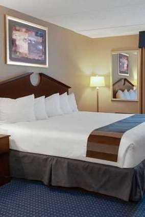 Hotel Wingate by Wyndham Erie photo 1