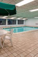 Hotel Wingate by Wyndham Erie photo 5