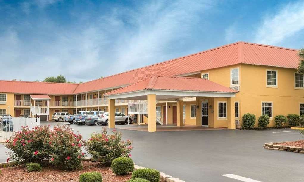 Days Inn by Wyndham Barnwell