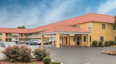 Days Inn by Wyndham Barnwell