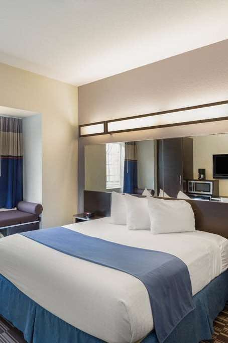 Hotel Microtel Inn & Suites by Wyndham Brooksville photo 4