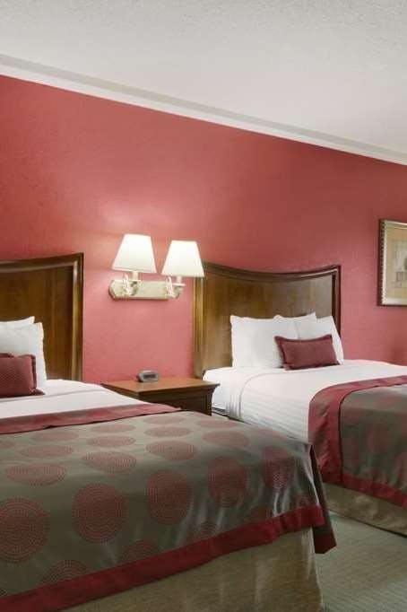 Hotel Ramada by Wyndham Raleigh photo 2