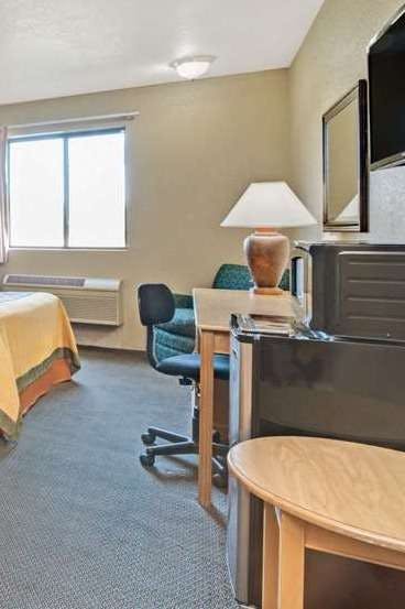 Hotel Super 8 by Wyndham Spokane/West photo 4