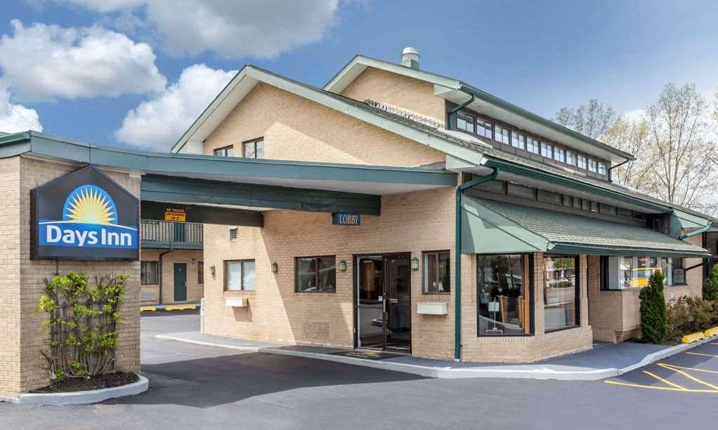 Days Inn by Wyndham Woodbury Long Island